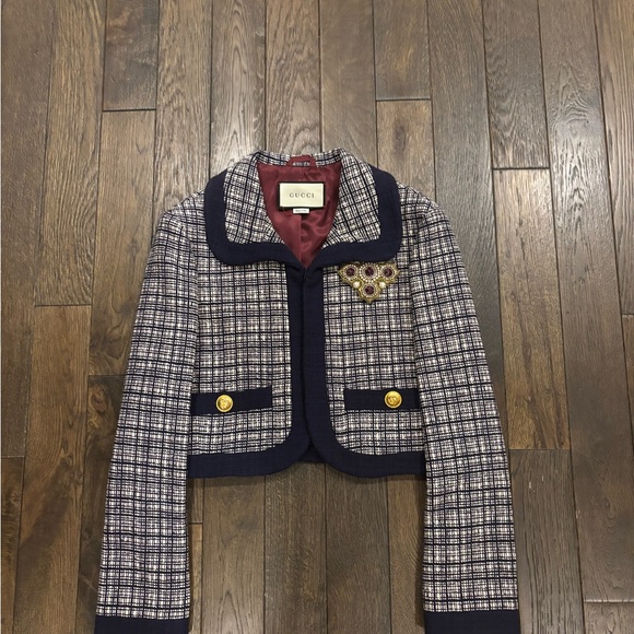 Gucci Jackets & Blazers - Gucci Navy and White Tweed Cropped Jacket with Jeweled Brooch